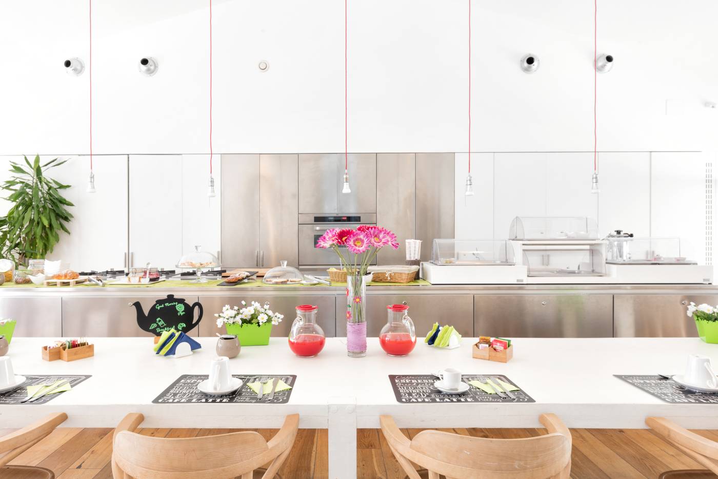 iRooms-Forum---Colosseum-Lobby-21