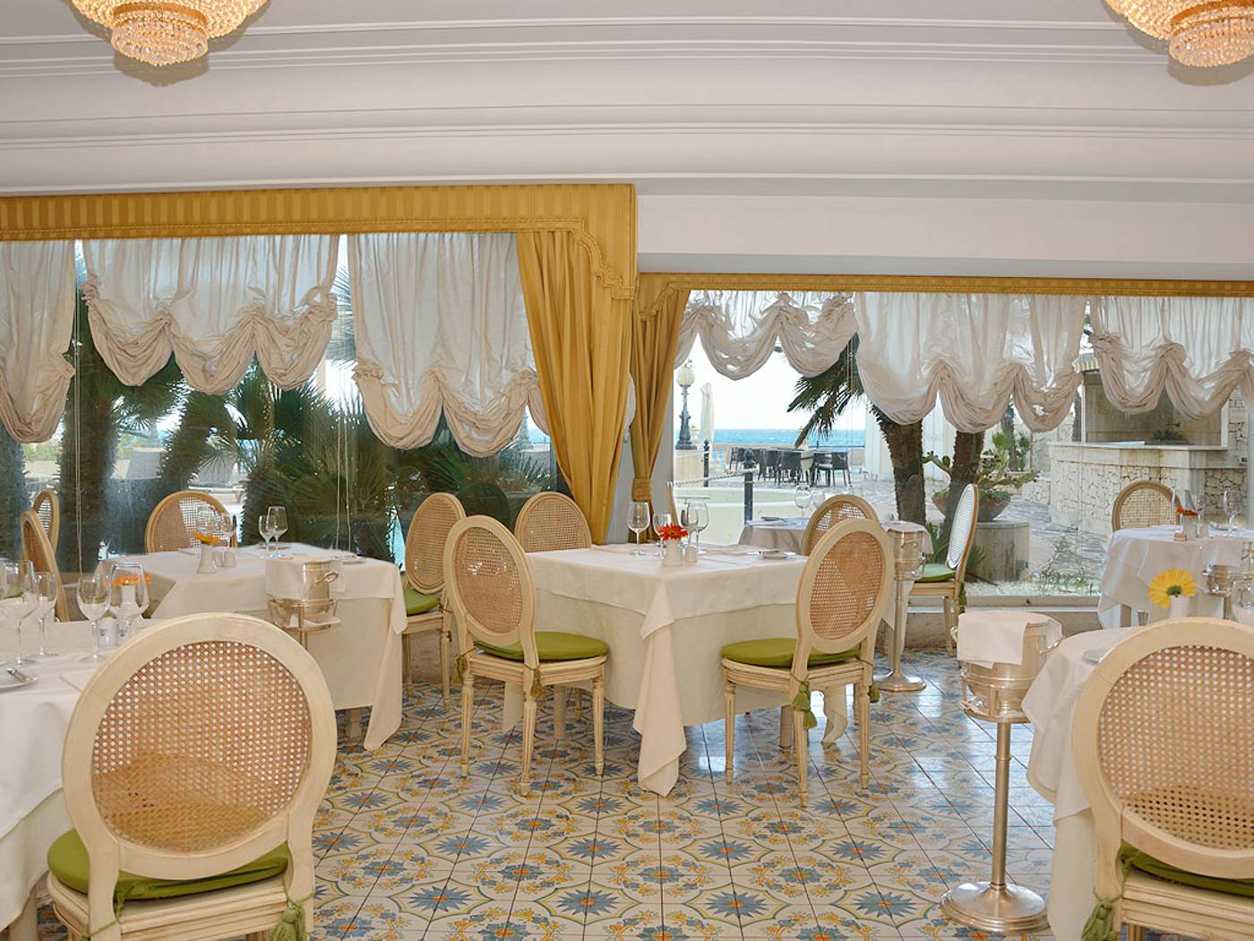 Hellenia-Yachting-Restaurant-28