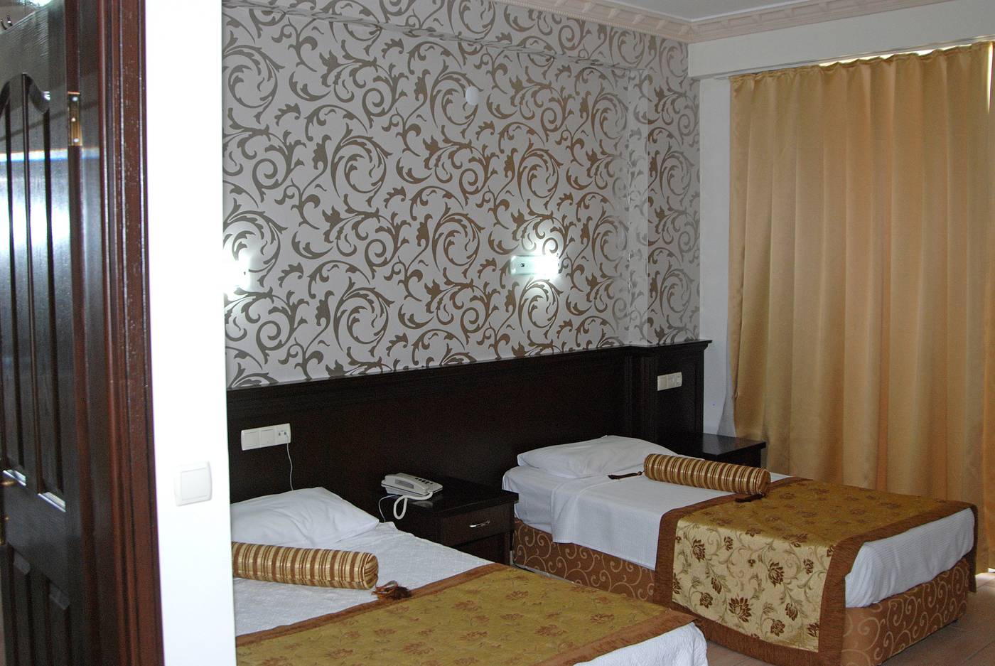 Grand-Lukullus-Hotel-Room-15
