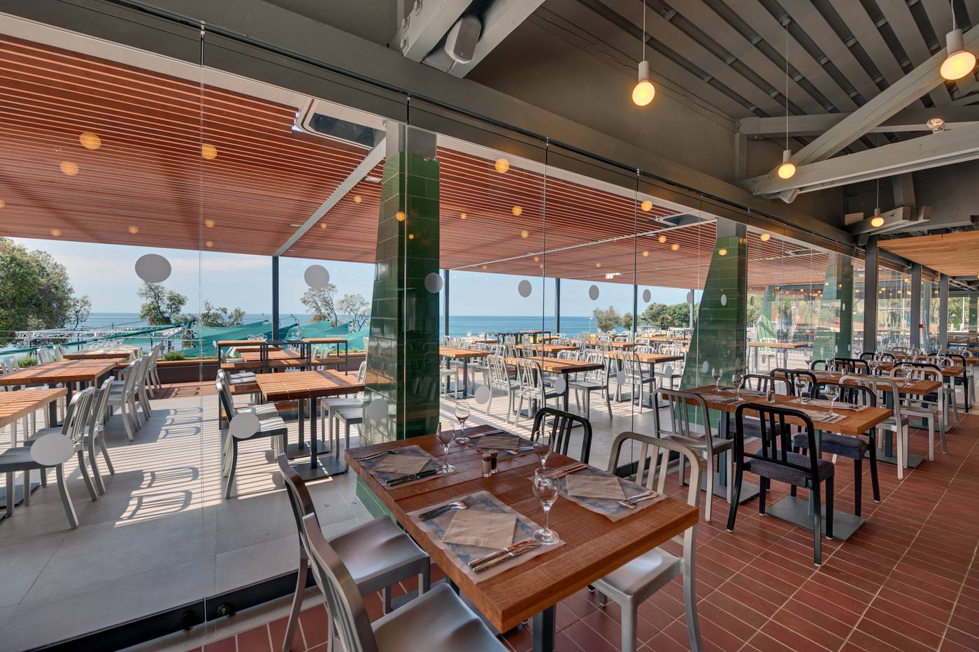 Maistra-Select-Amarin-Resort-Restaurant-17