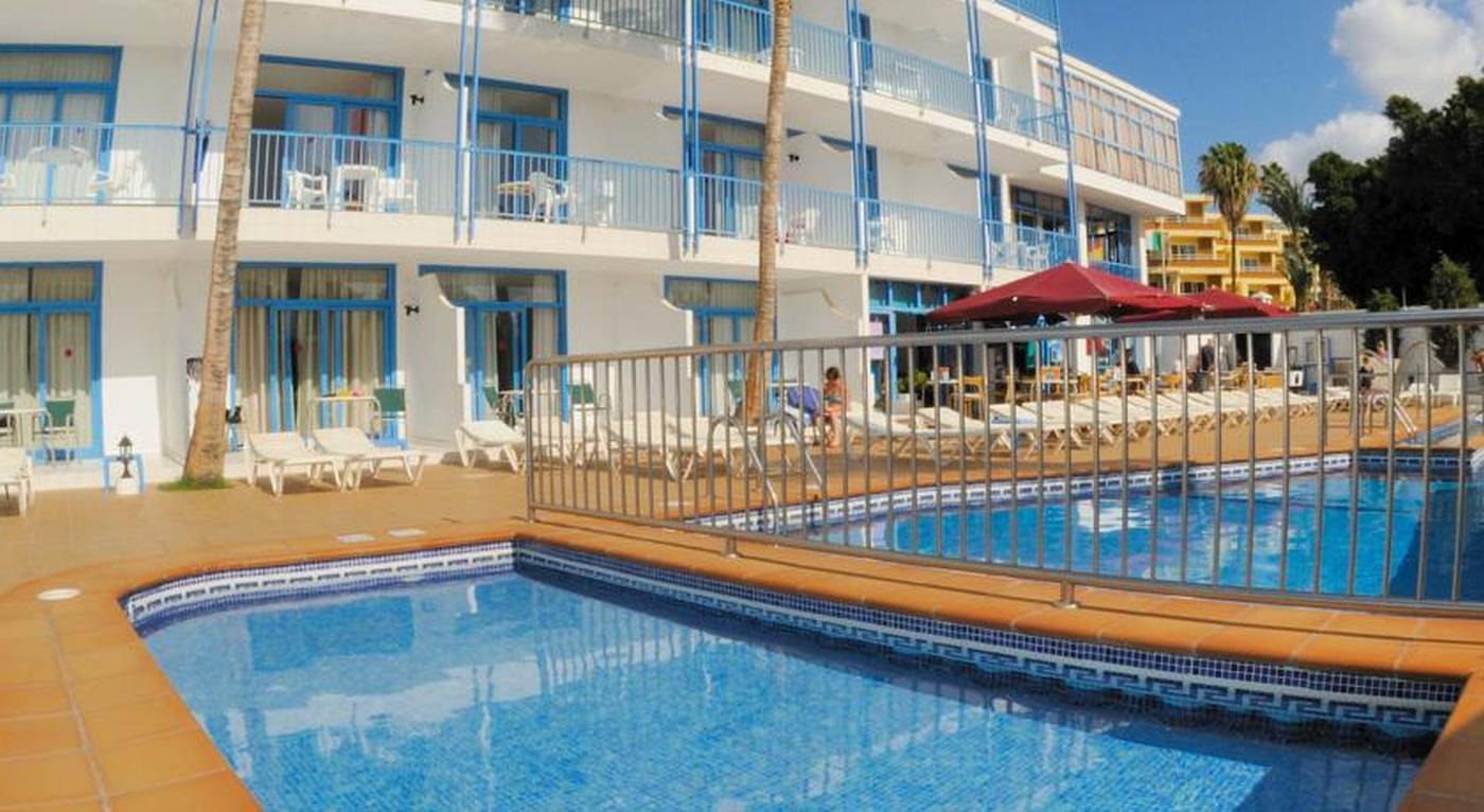 Costa-Volcan-and-Spa-Pool-6