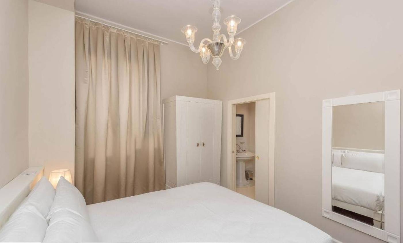 Sonder-Salute-Palace-Room-42