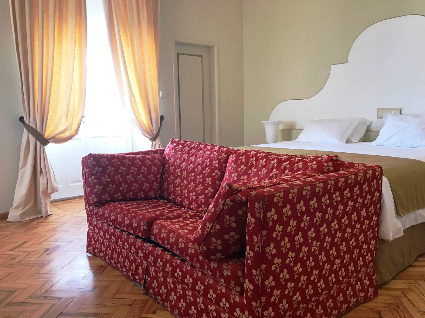 Hotel-De-Moura-Room-26