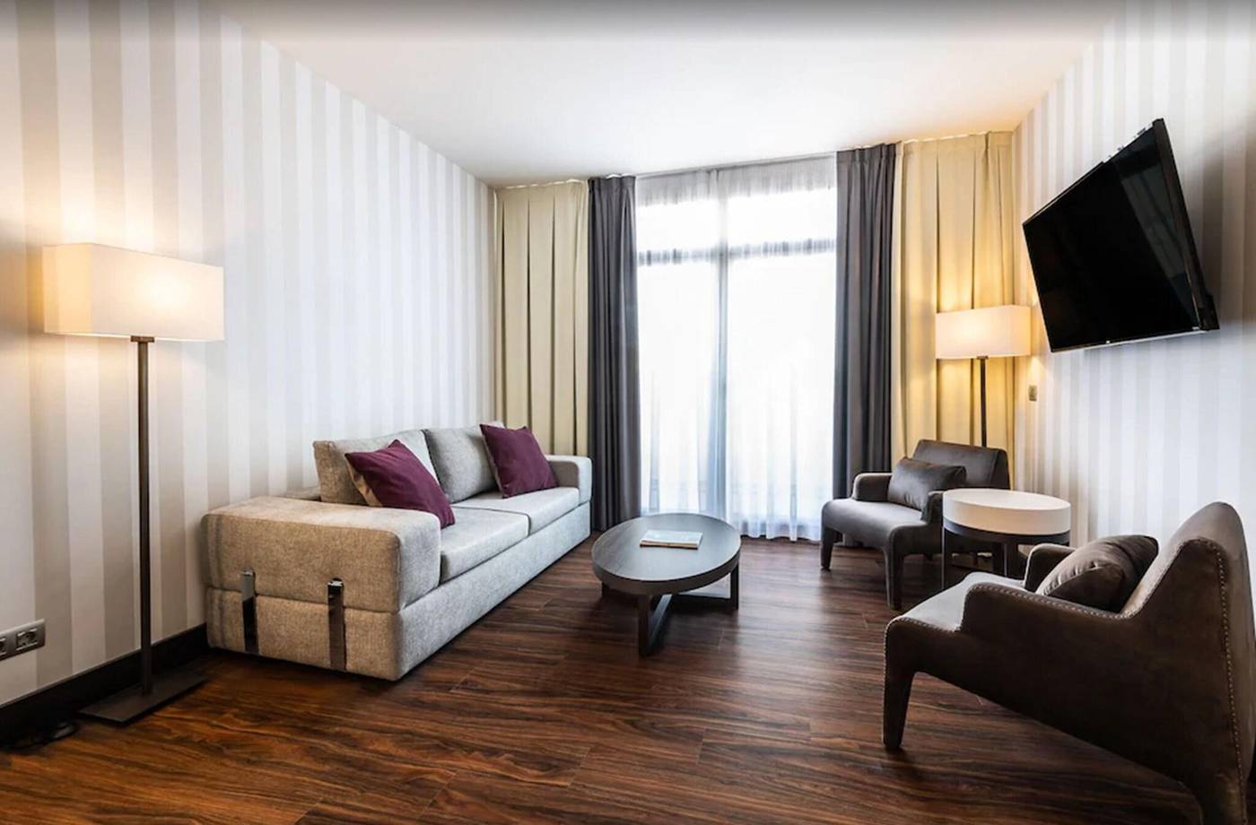 Palacio-San-Martin-Room-29