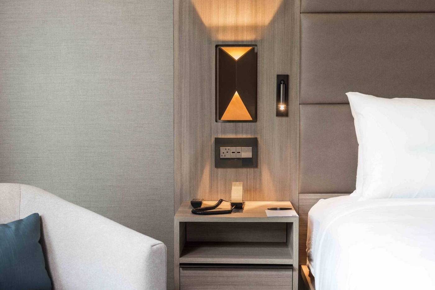 Ac-Hotel-By-Marriott-Boston-Cleveland-Circle-Room-37