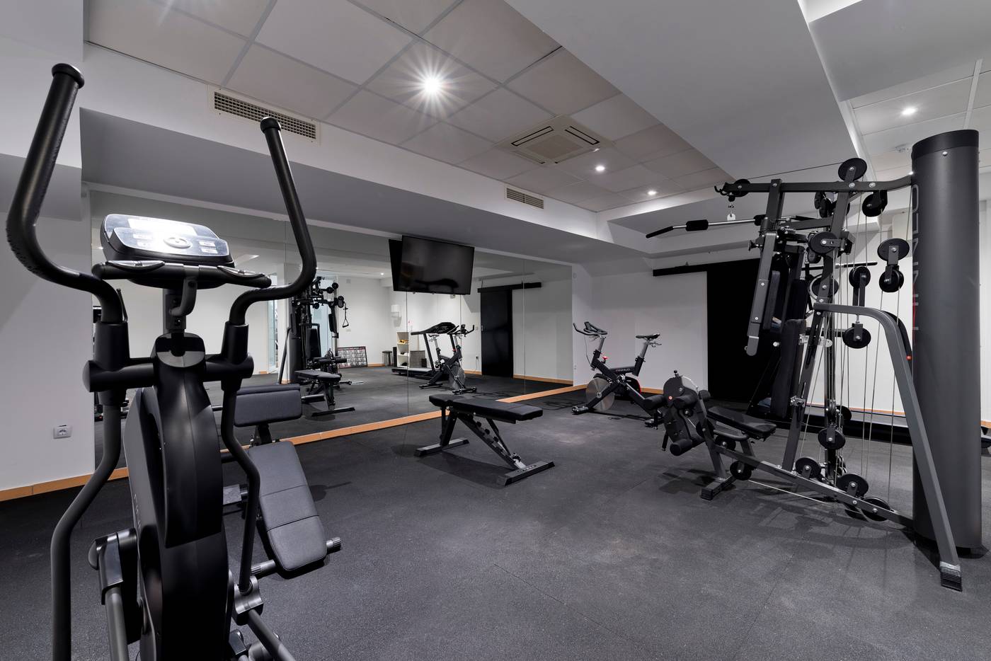 Perla-Sports-and-Entertainment-23