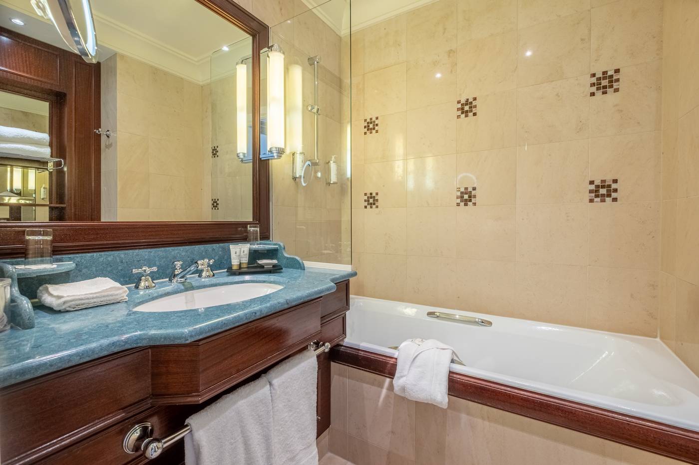 Hotel-Signature-Saint-Germain-des-Pres-Room-47