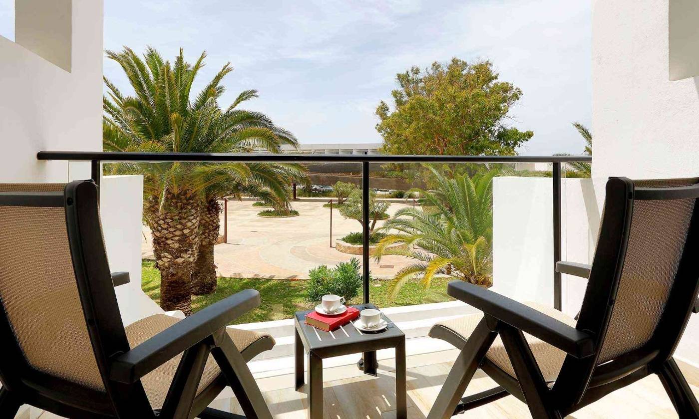 Grand-Palladium-White-Island-Resort---Spa-Room-12