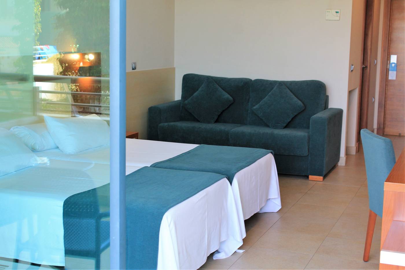 Deloix-Aqua-Center-Hotel-Room-41