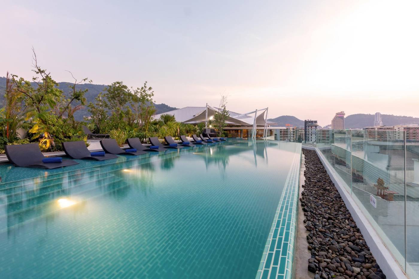 Oakwood-Hotel-Journeyhub-Phuket-Pool-2
