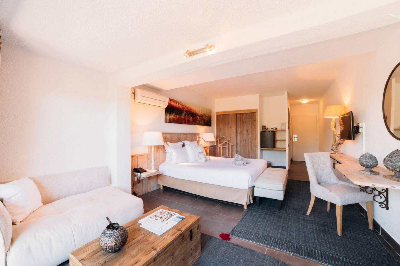 Font-Mourier-Hotel-Room-31