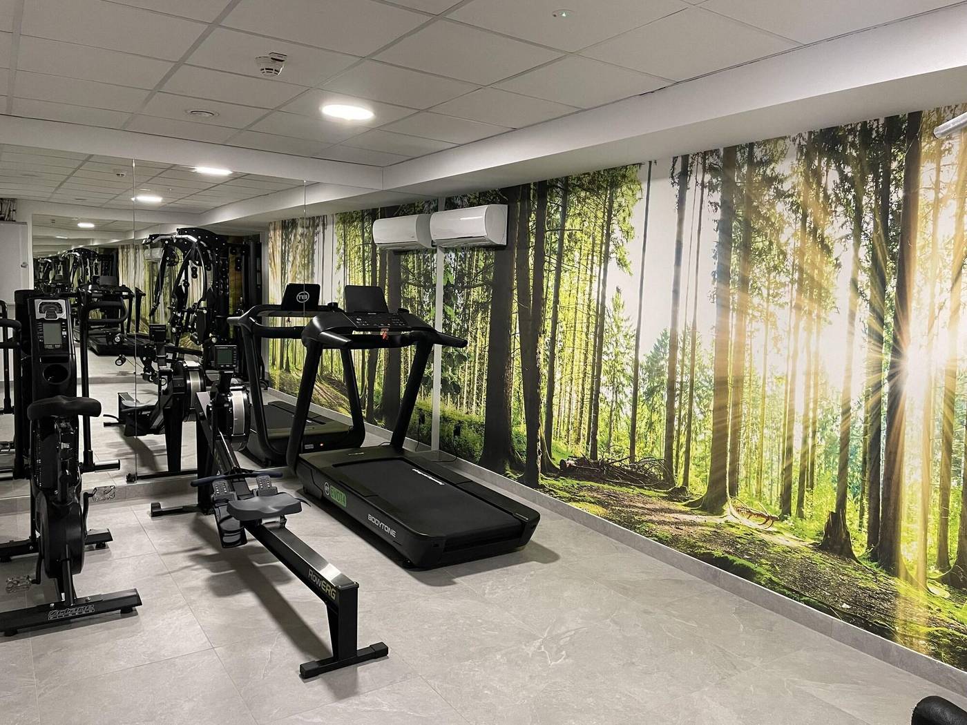 1891-Garni-Hotel-Sports-and-Entertainment-31