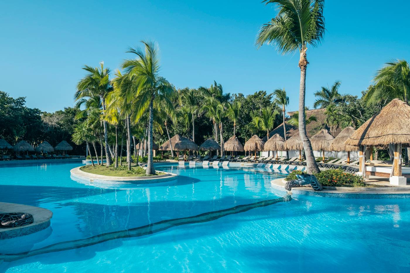 Iberostar-Waves-Paraiso-Beach-Pool-1