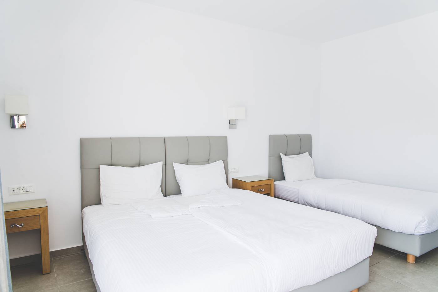 Super-Paradise-Hotel-Room-29