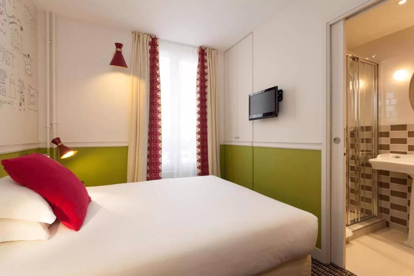Hotel-des-3-Poussins-Room-4