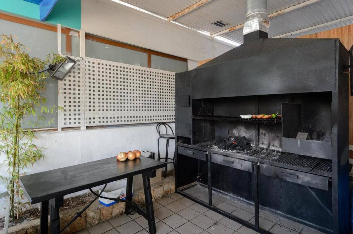 Apartamentos-San-Antonio-Beach-Restaurant-33