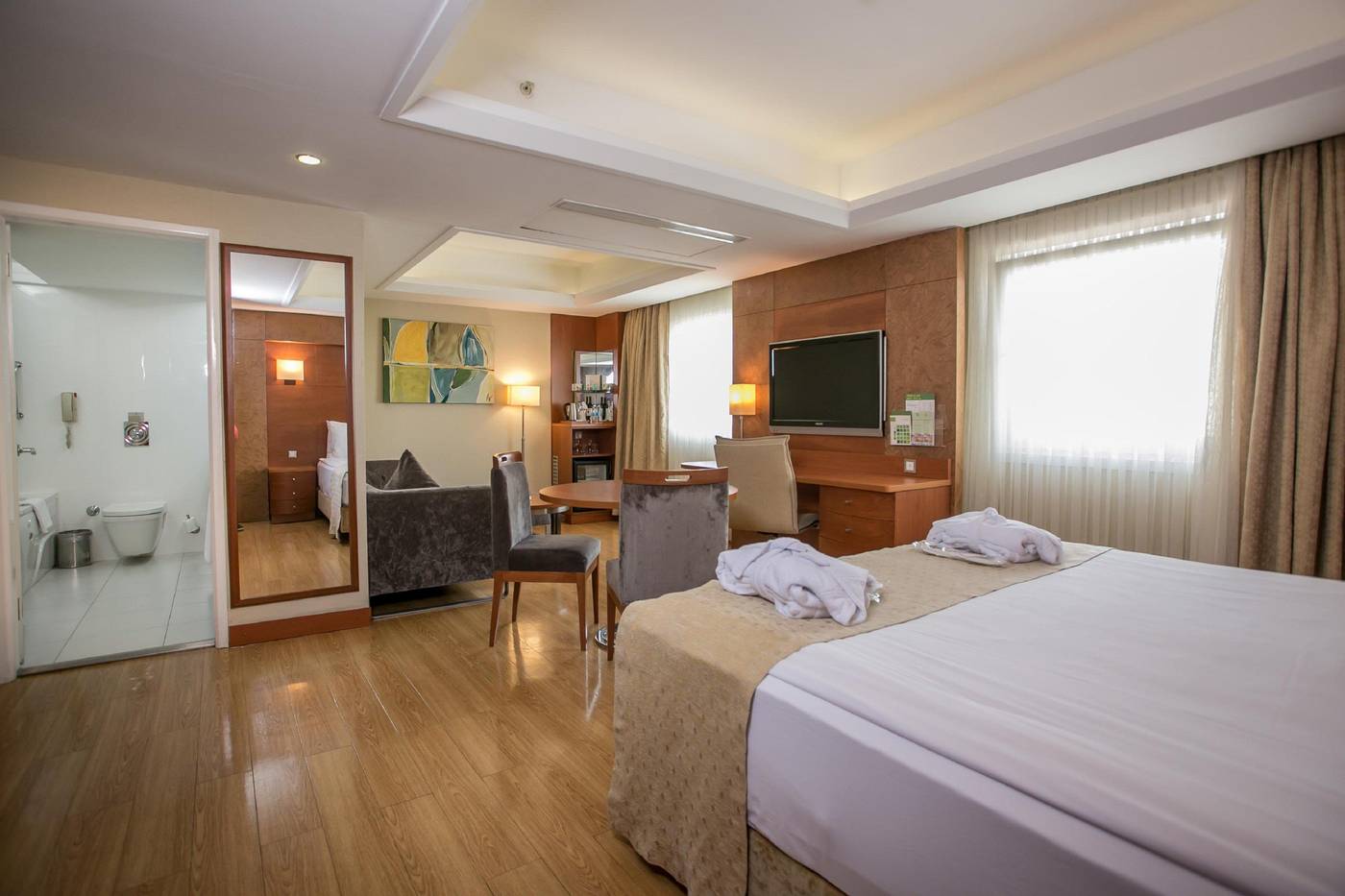 Holiday-Inn--Istanbul-City-Room-23
