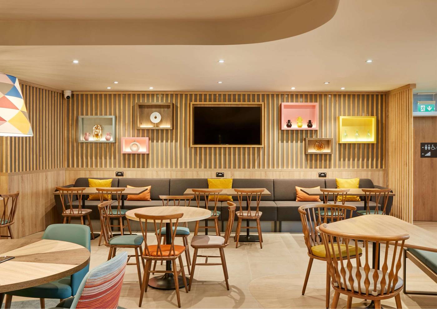 Hampton-by-Hilton-Dublin-City-Centre-Restaurant-14