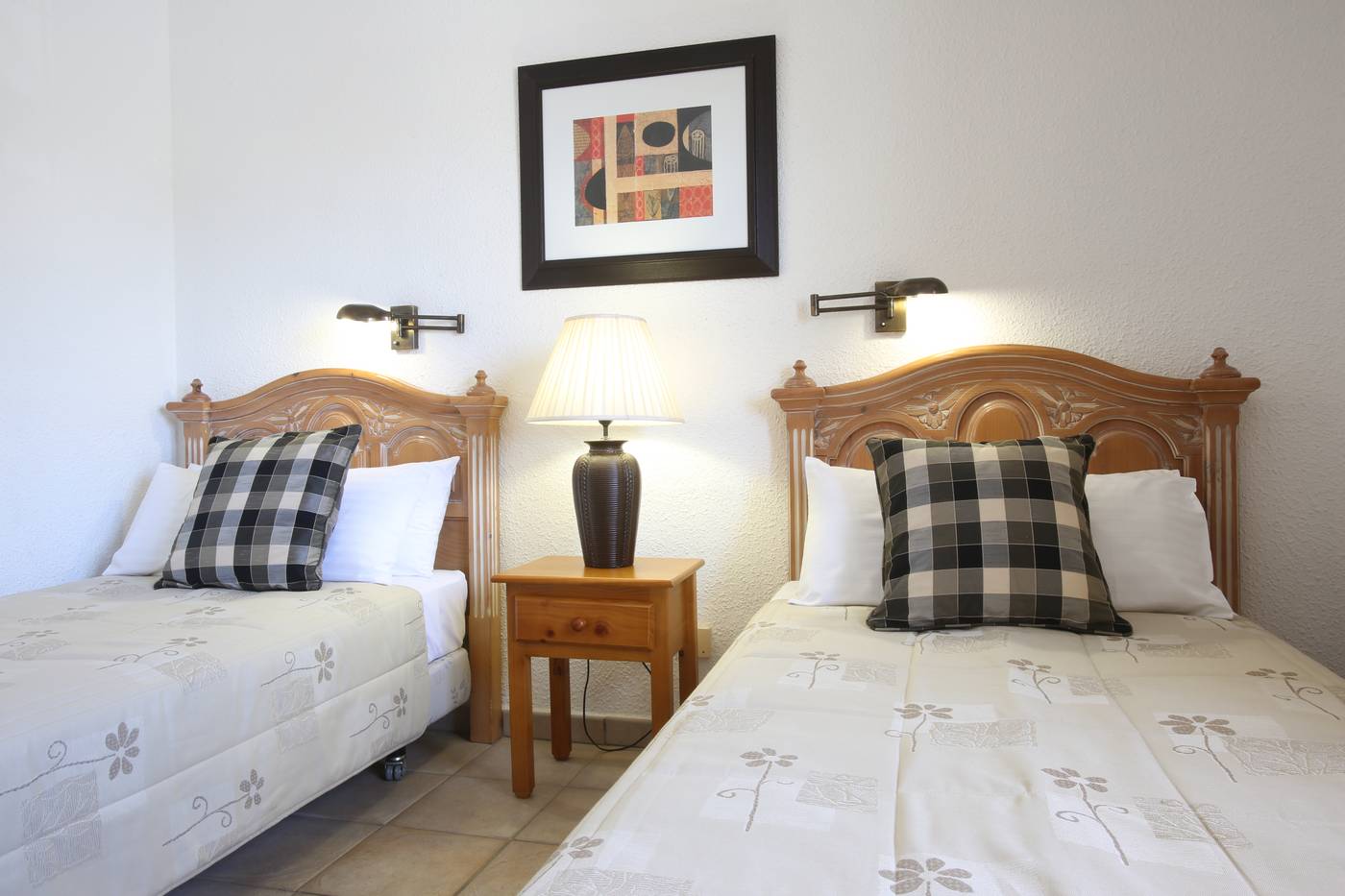 ONA-Beverly-Hills-Room-22