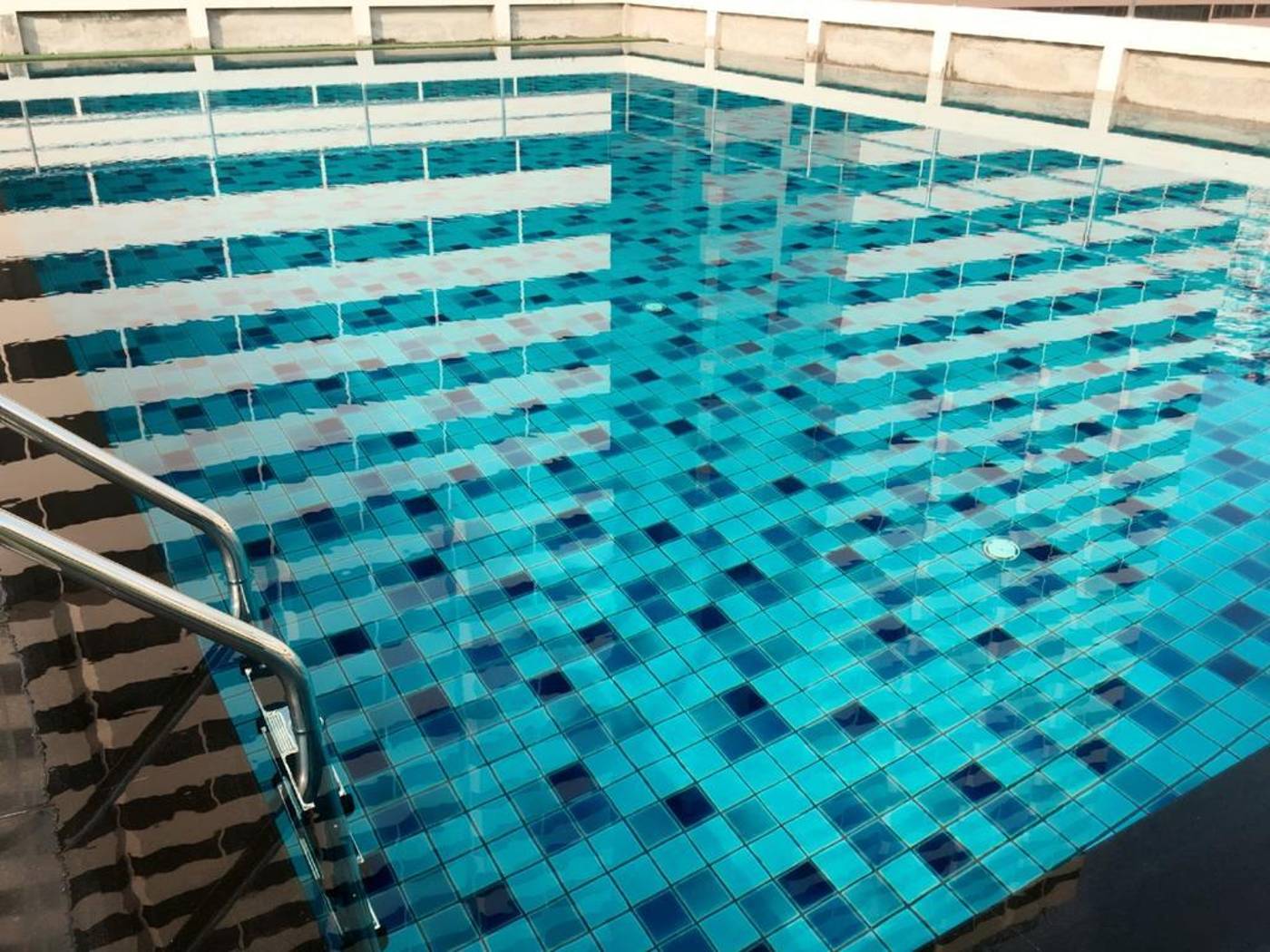 Graceland-Bangkok-by-Grace-Hotel-Pool-19