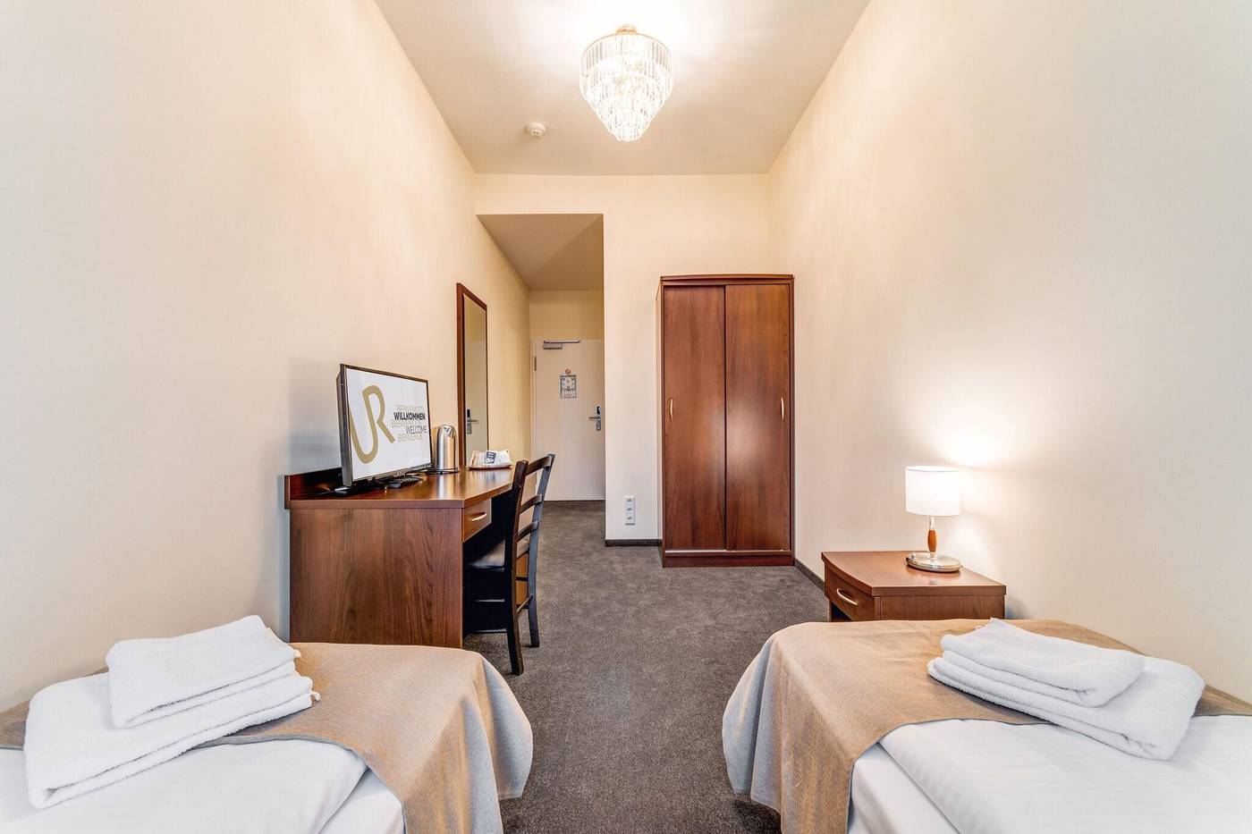 Upper-Room-Hotel-Room-28