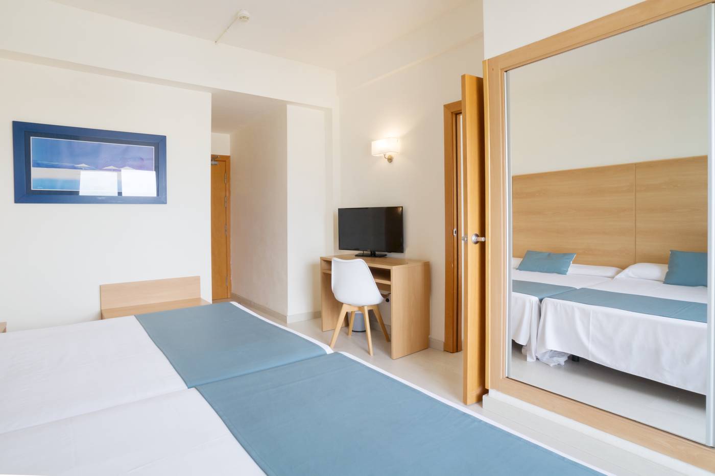 Ohtels-San-Salvador-Room-26