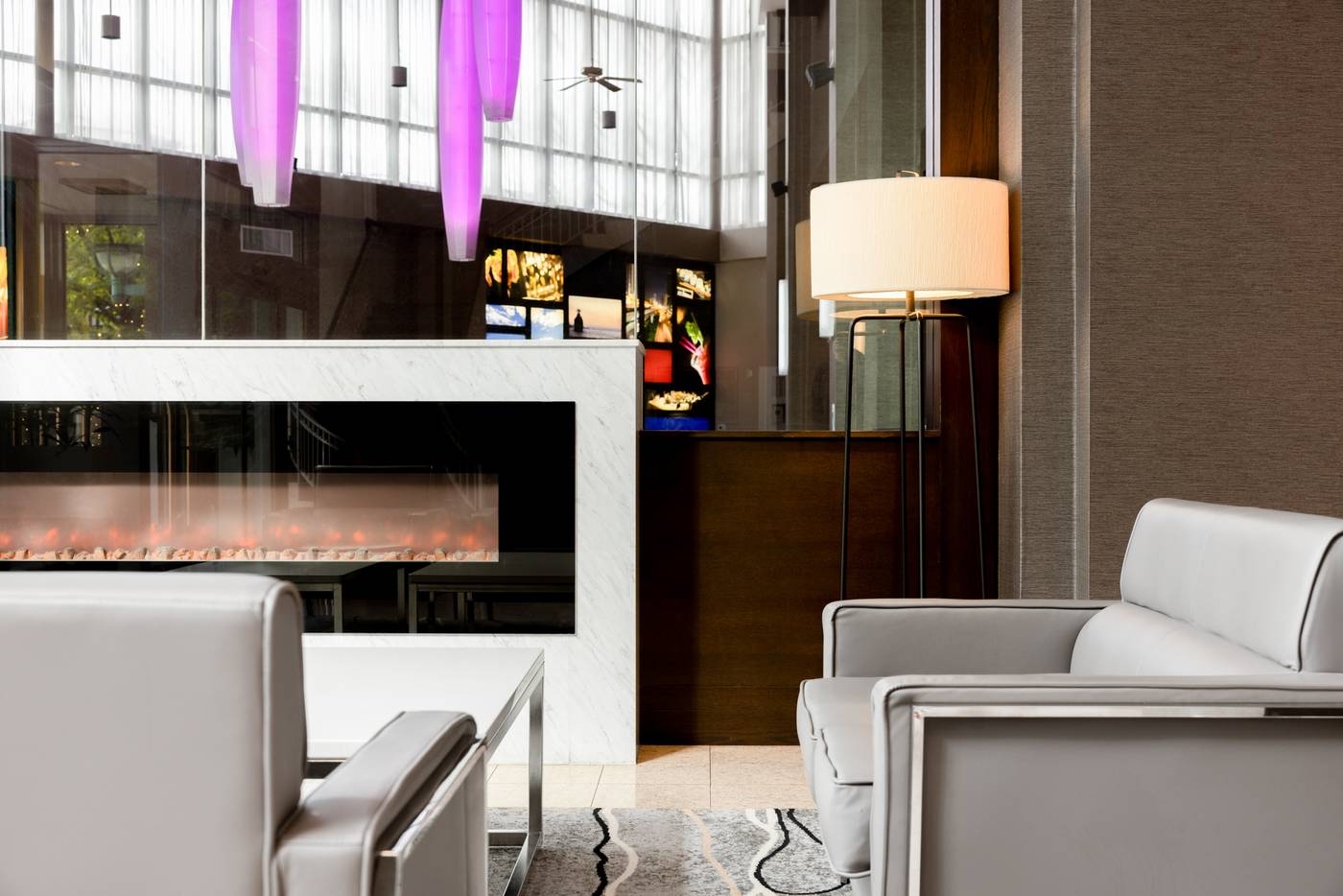 Executive-Plaza-Hotel-Conference-Centre-Coquitlam-BC-Lobby-16