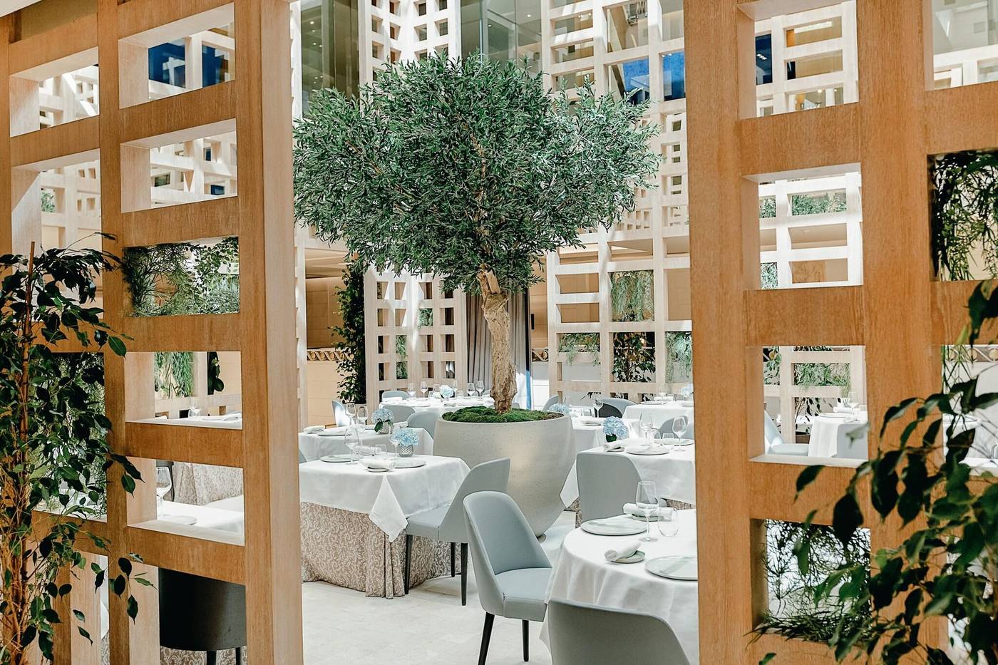 Hyatt-Regency-Hesperia-Madrid-Restaurant-13