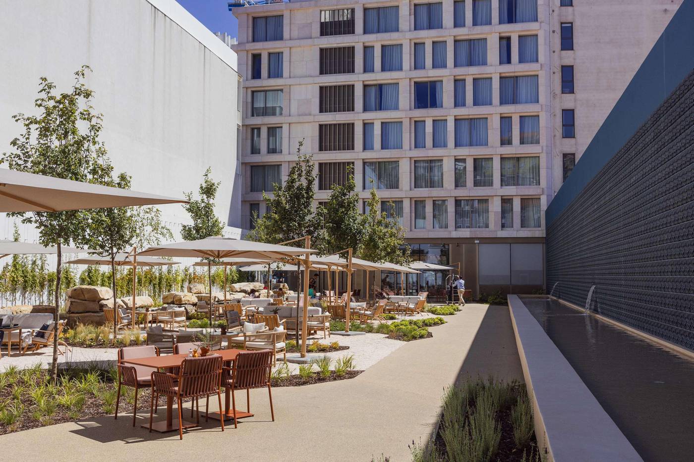 DUO-Hotel-Lisbon--Curio-Collection-By-Hilton-Restaurant-41