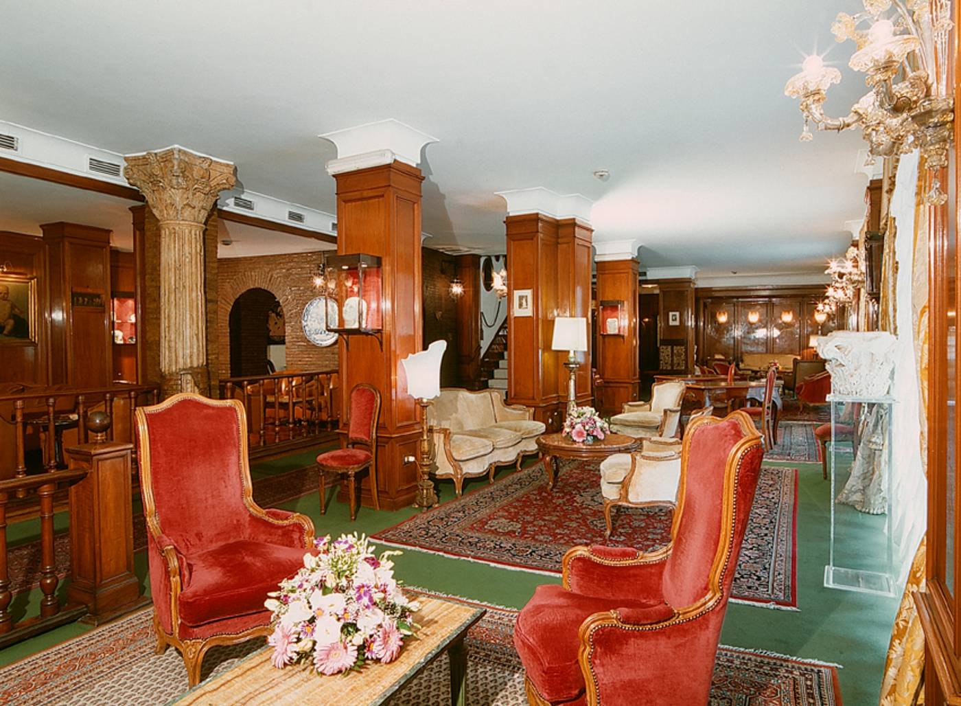 Hotel-Forum-Rome-Lobby-14