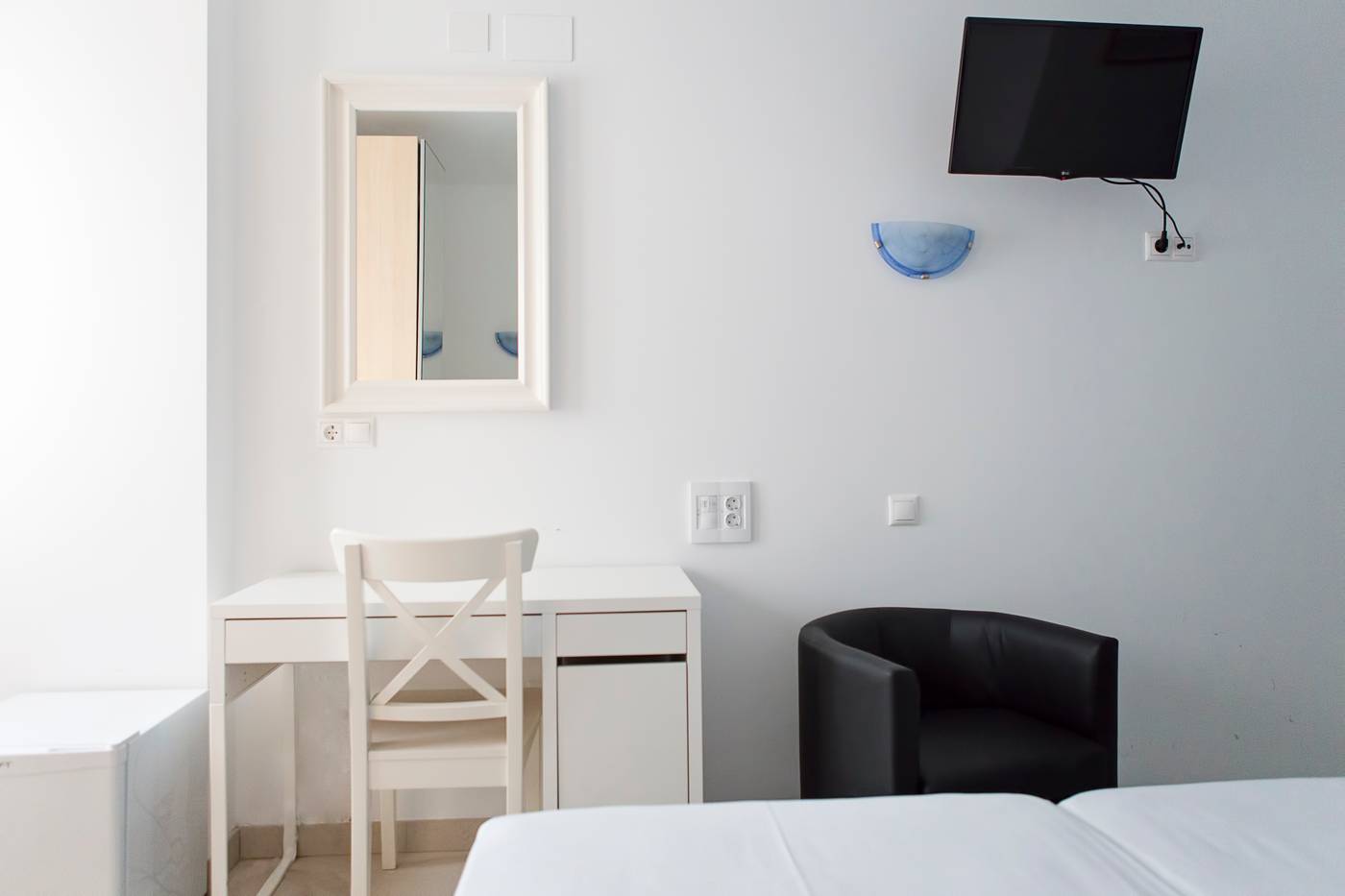 Malaga-Hotel-Eliseos-Room-18
