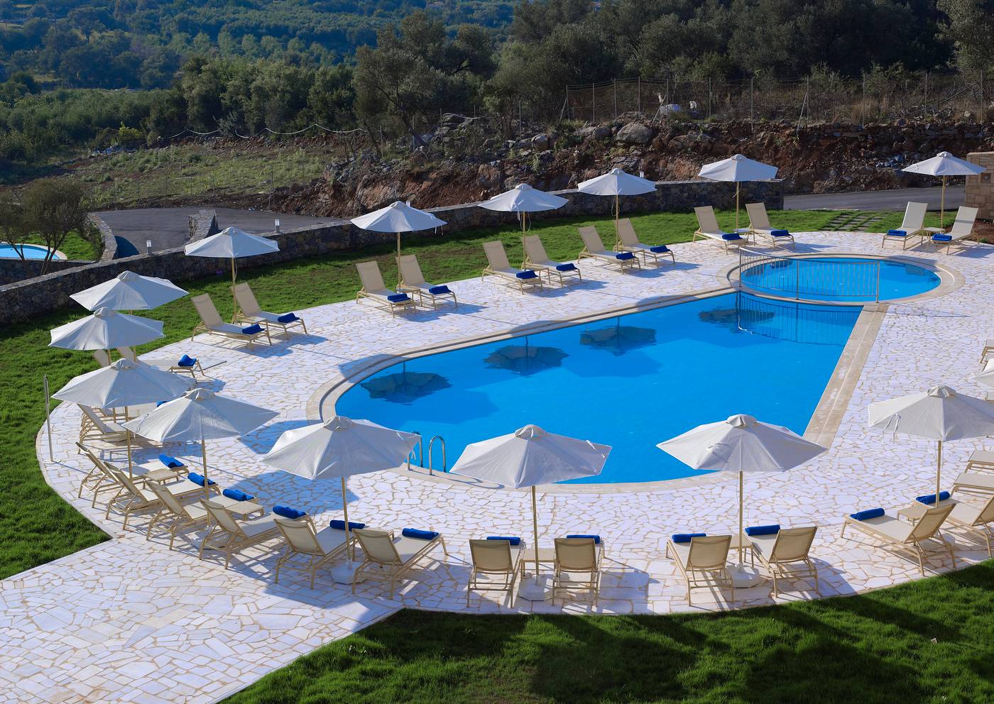 Filion-Suites-Resort---Spa-Pool-10