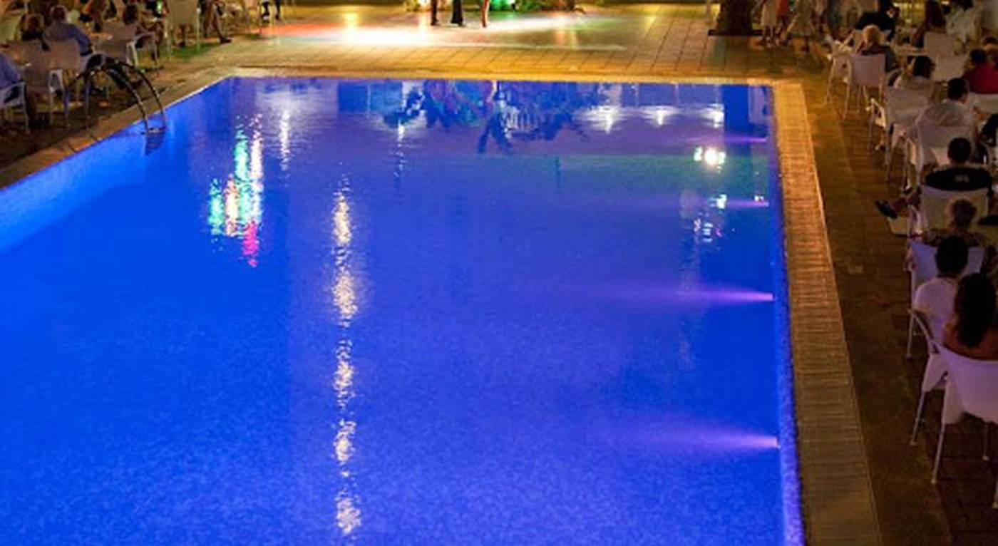 RH-Royal-Only-Adults-Pool-8