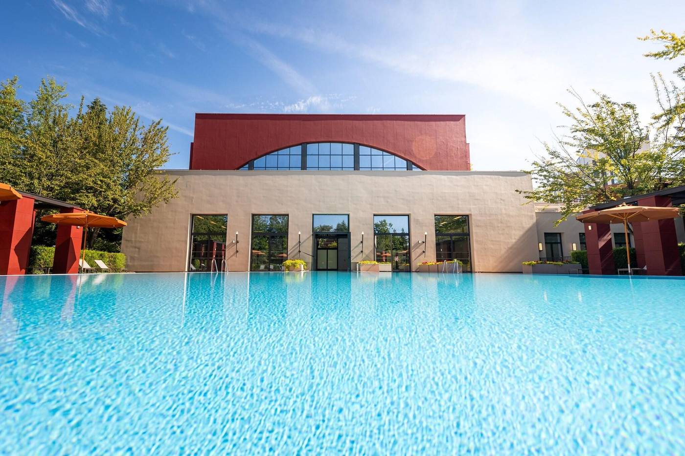 Disney-s-Hotel-New-York-Pool-1