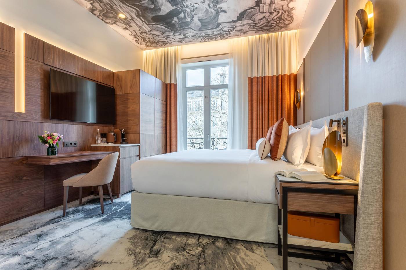 InterContinental-Paris---Champs-Elysees-Etoile--an-IHG-Hotel-Room-9