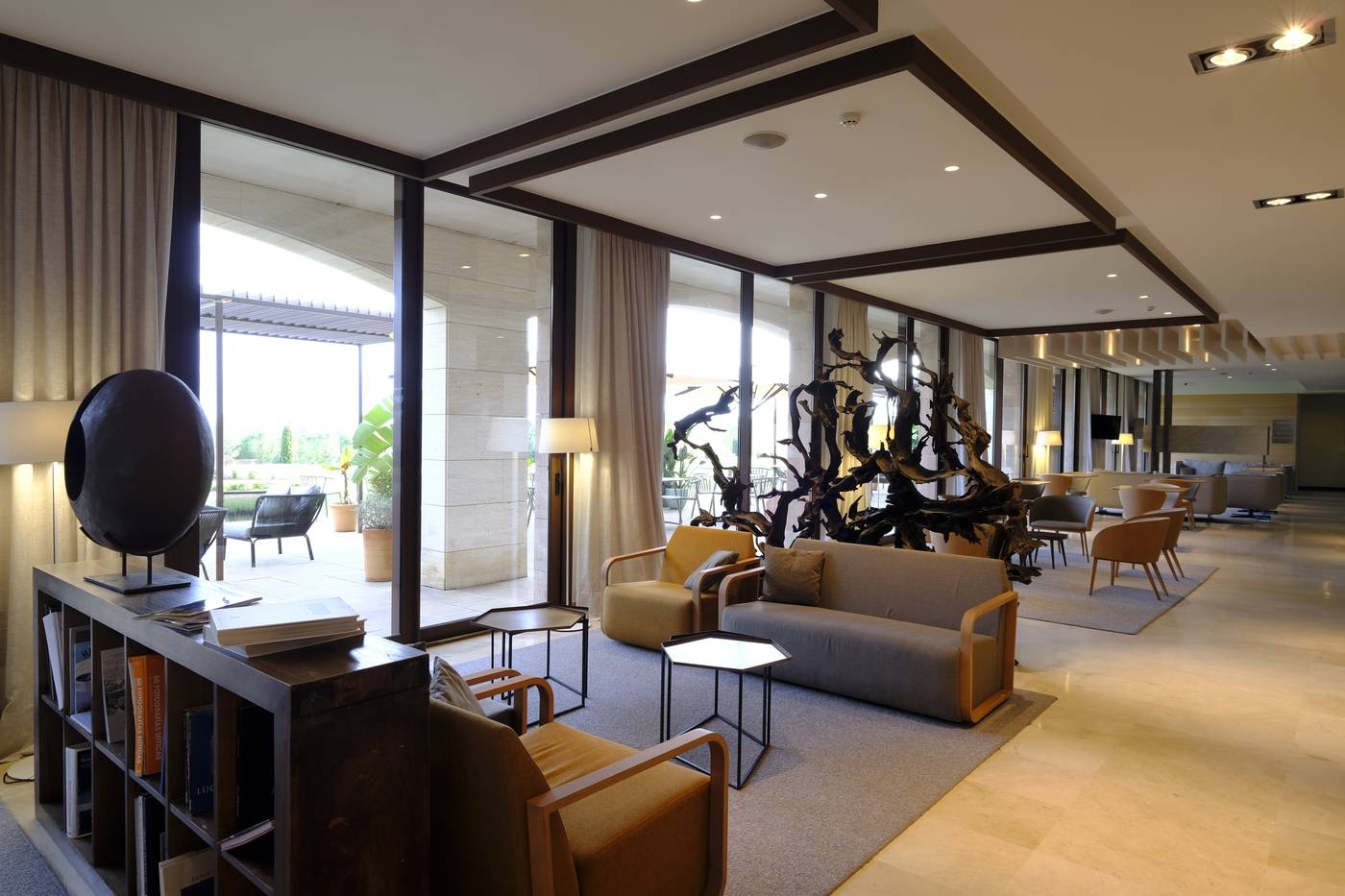 Mas-Sola-Lobby-47