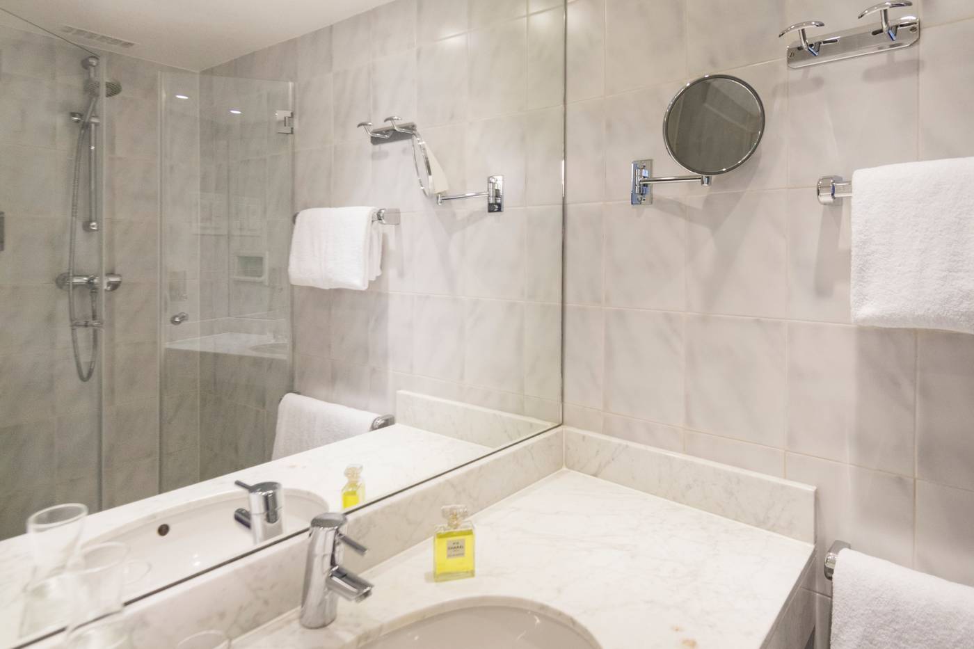 Saint-Germain---Paris-Room-48