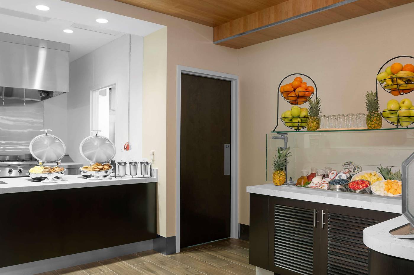 Hilton-Garden-Inn-New-York-Times-Square-Central-Restaurant-39