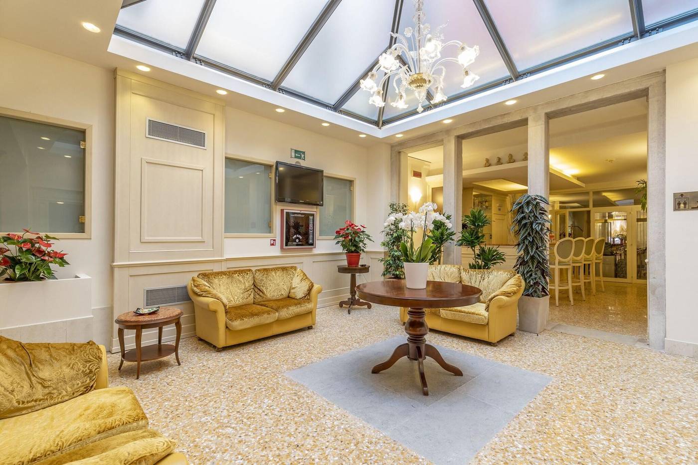 Bella-Venezia-Lobby-11