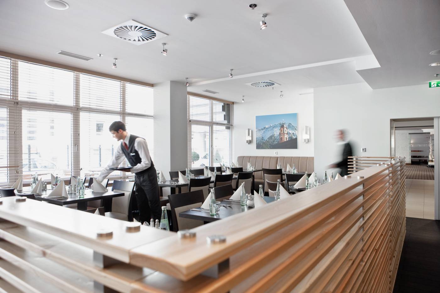 Holiday-Inn-Munich---City-Centre-Restaurant-42