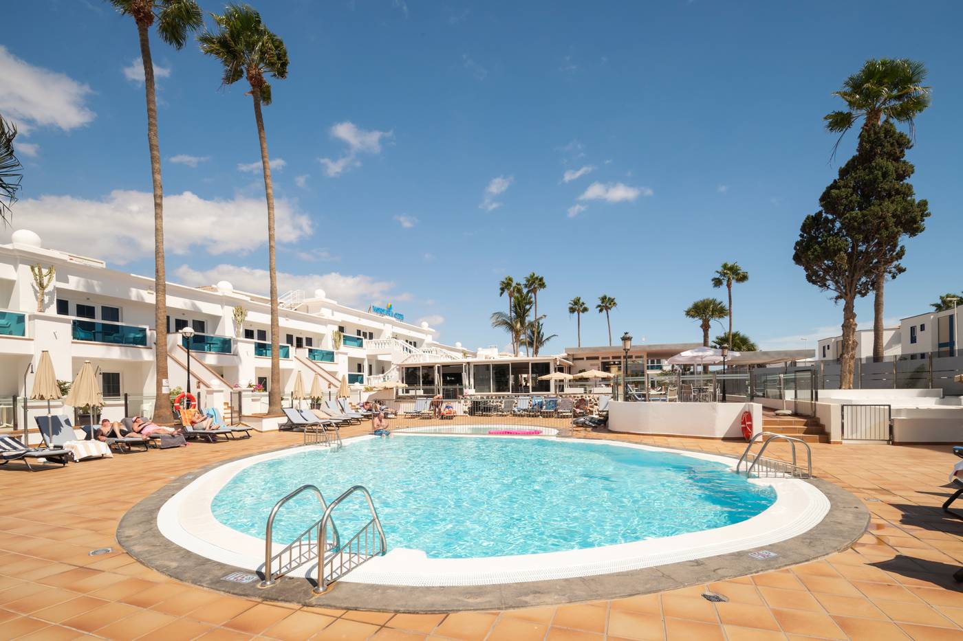 Suite-Hotel-Montana-Club-Pool-11