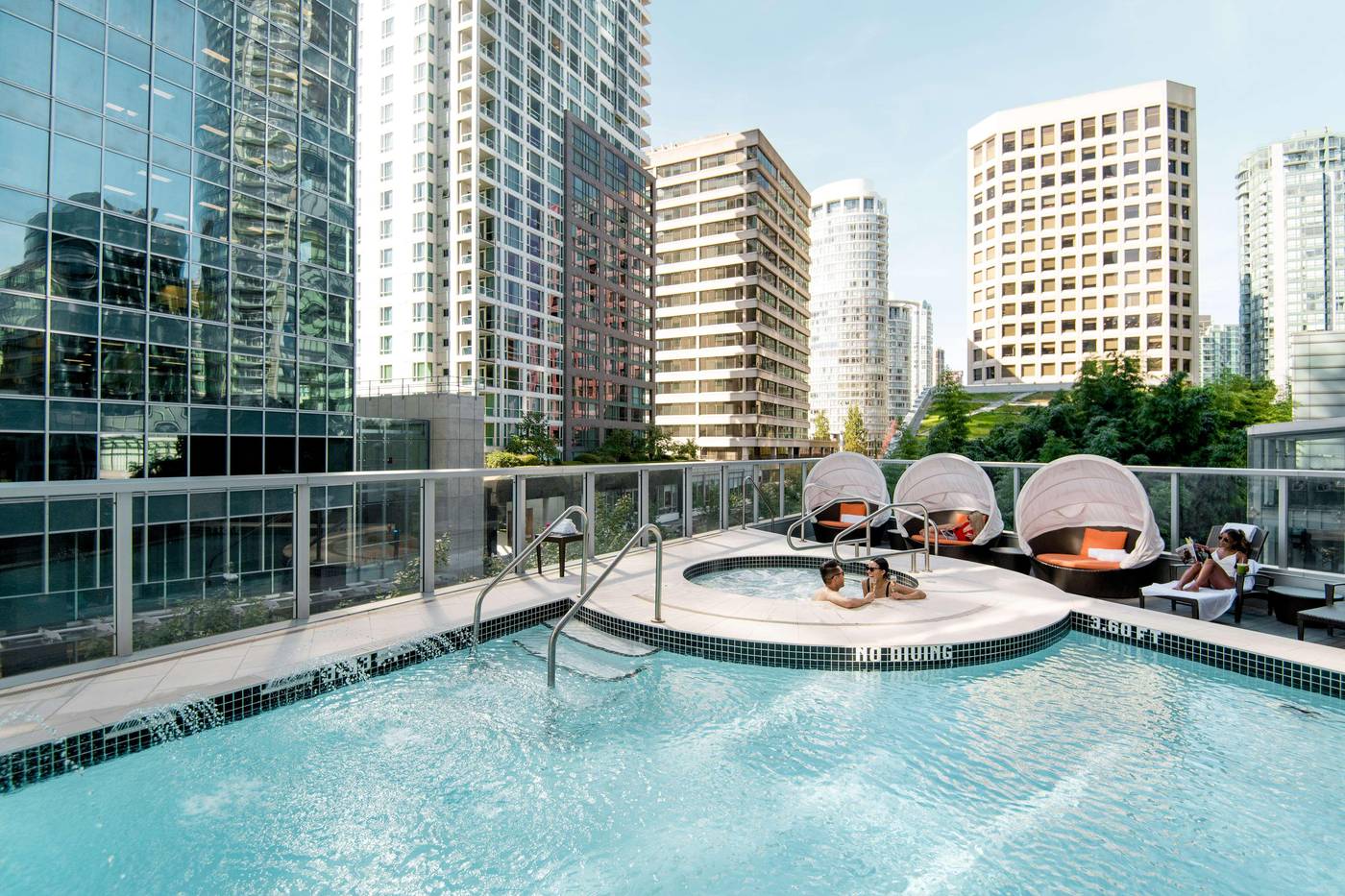 Shangri-La-Vancouver-Pool-62