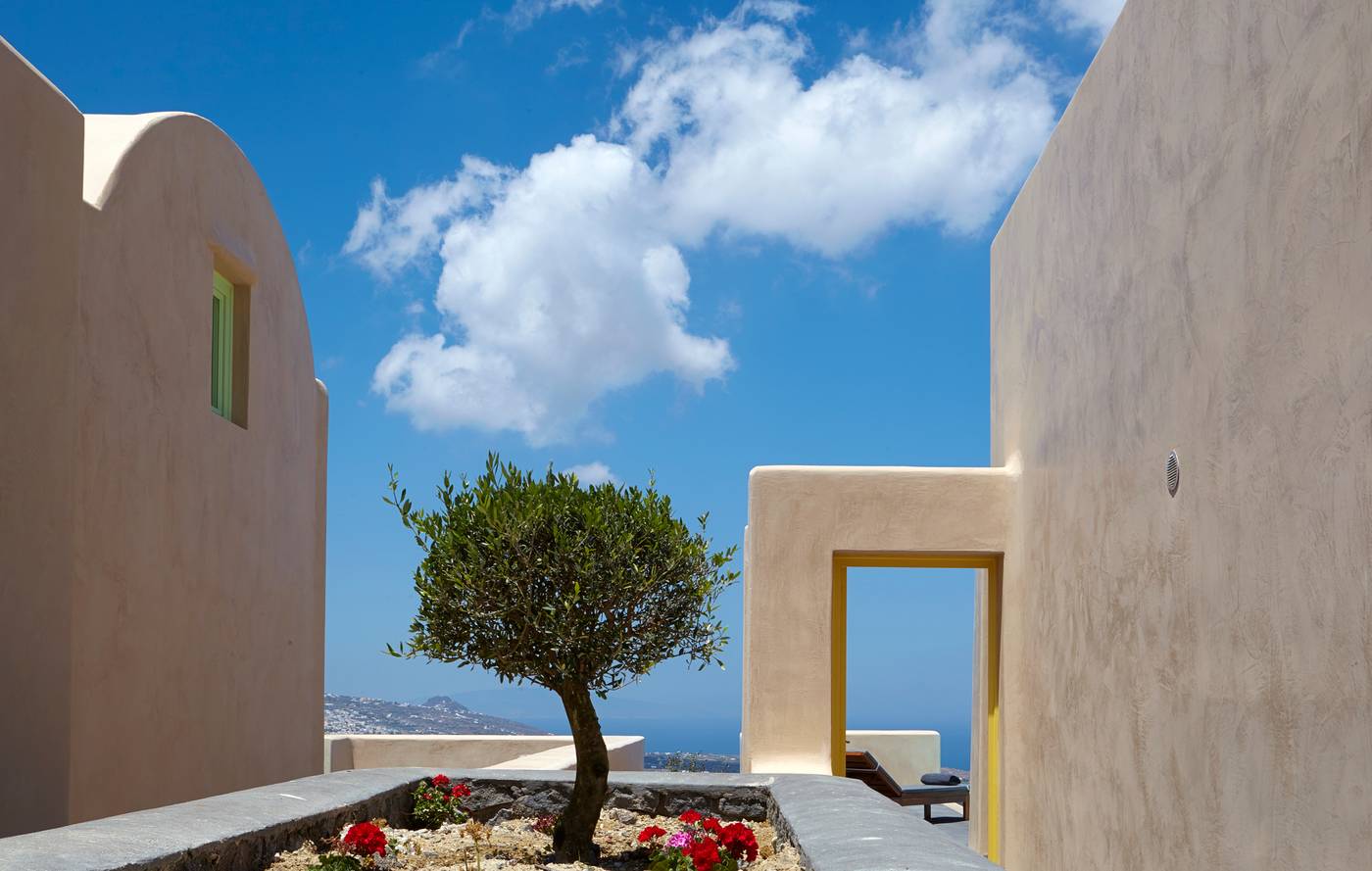 North-Santorini-A-Luxury-Spa-Hotel-Room-1