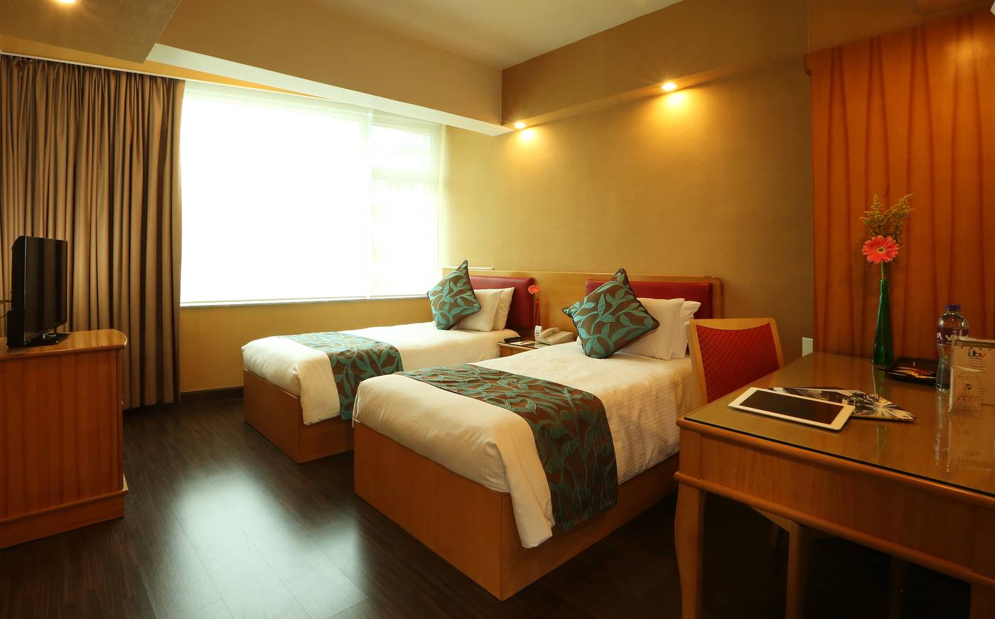 The-Imperial-Hong-Kong-Room-11