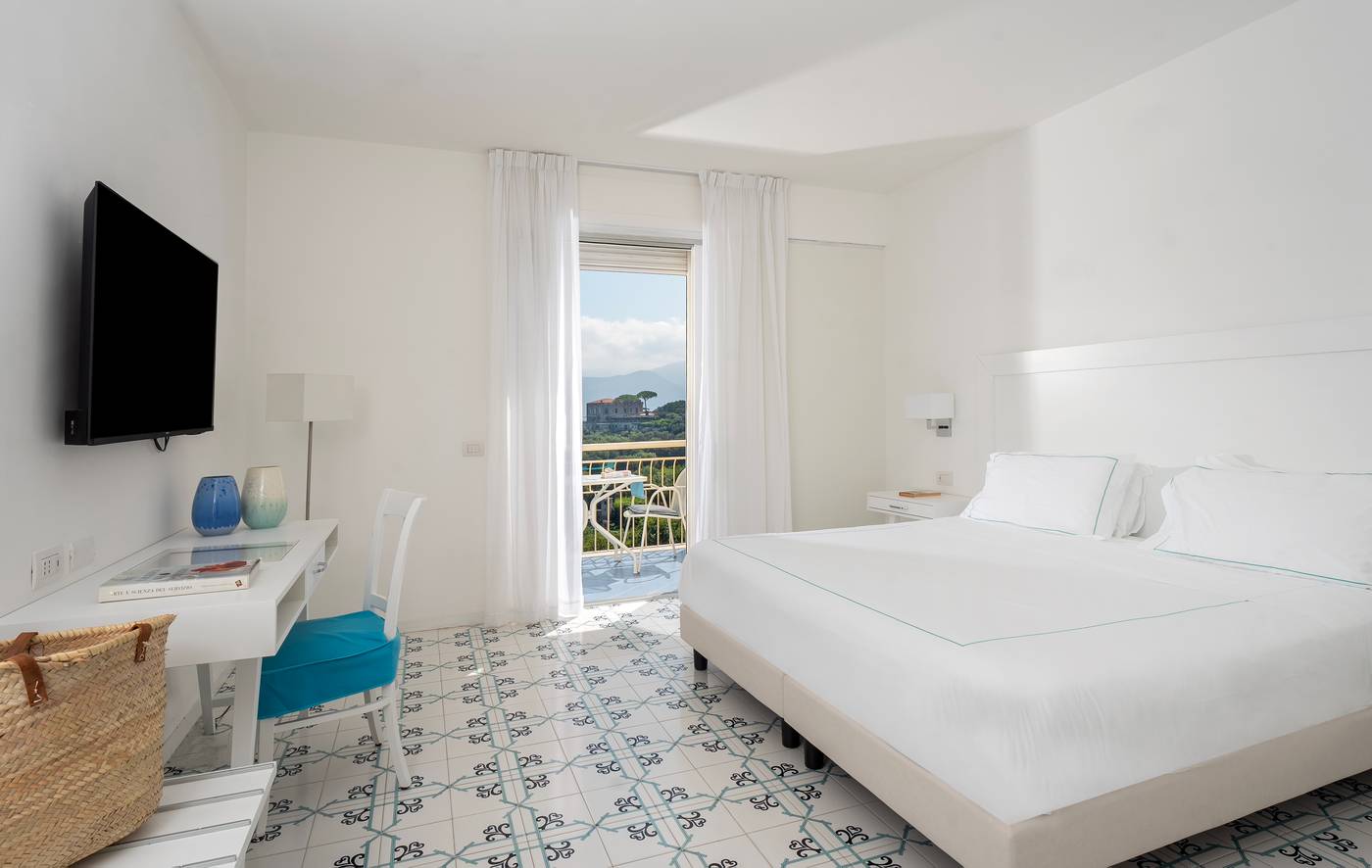 Grand-Hotel-Vesuvio-Room-14