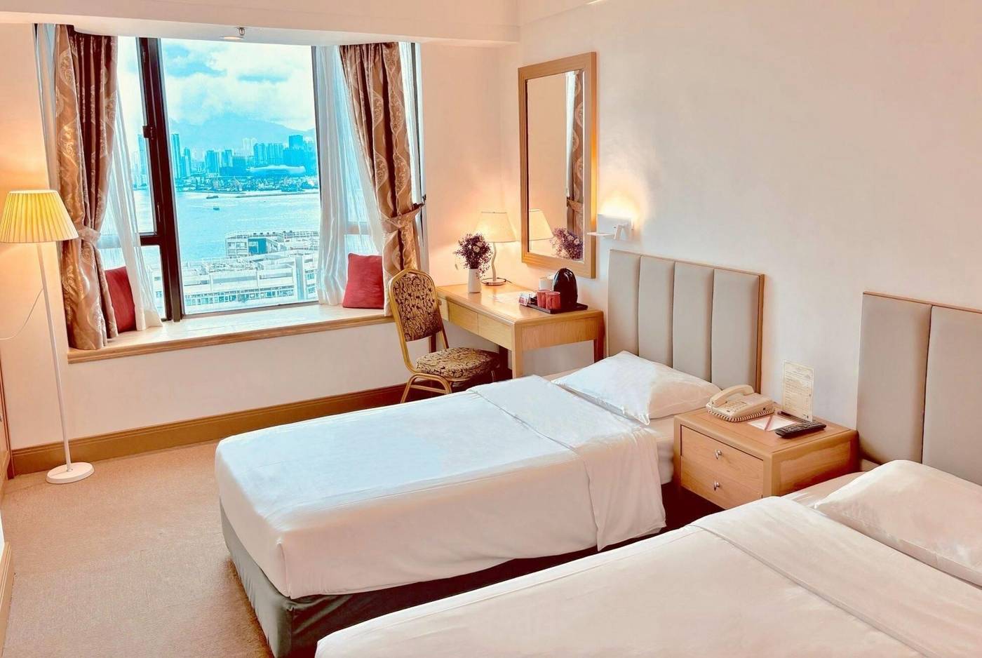 Ramada-Hong-Kong-Grand-View-Room-18