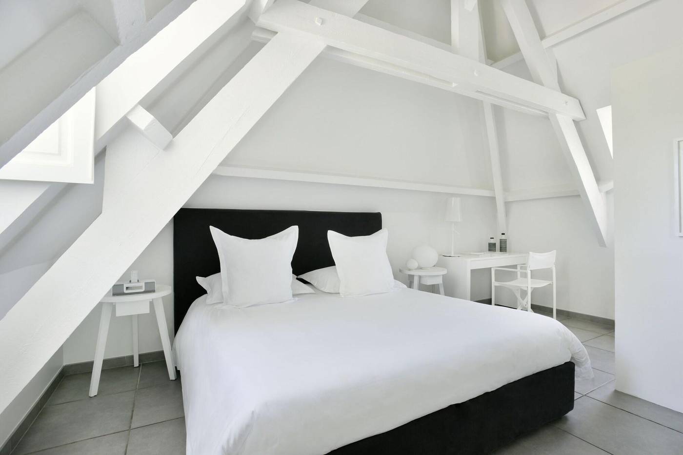 White-1921-Saint-Tropez-Room-19