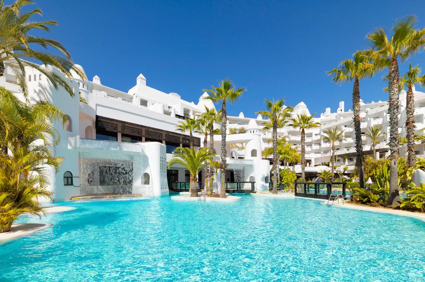 H10-Estepona-Palace-Pool-2