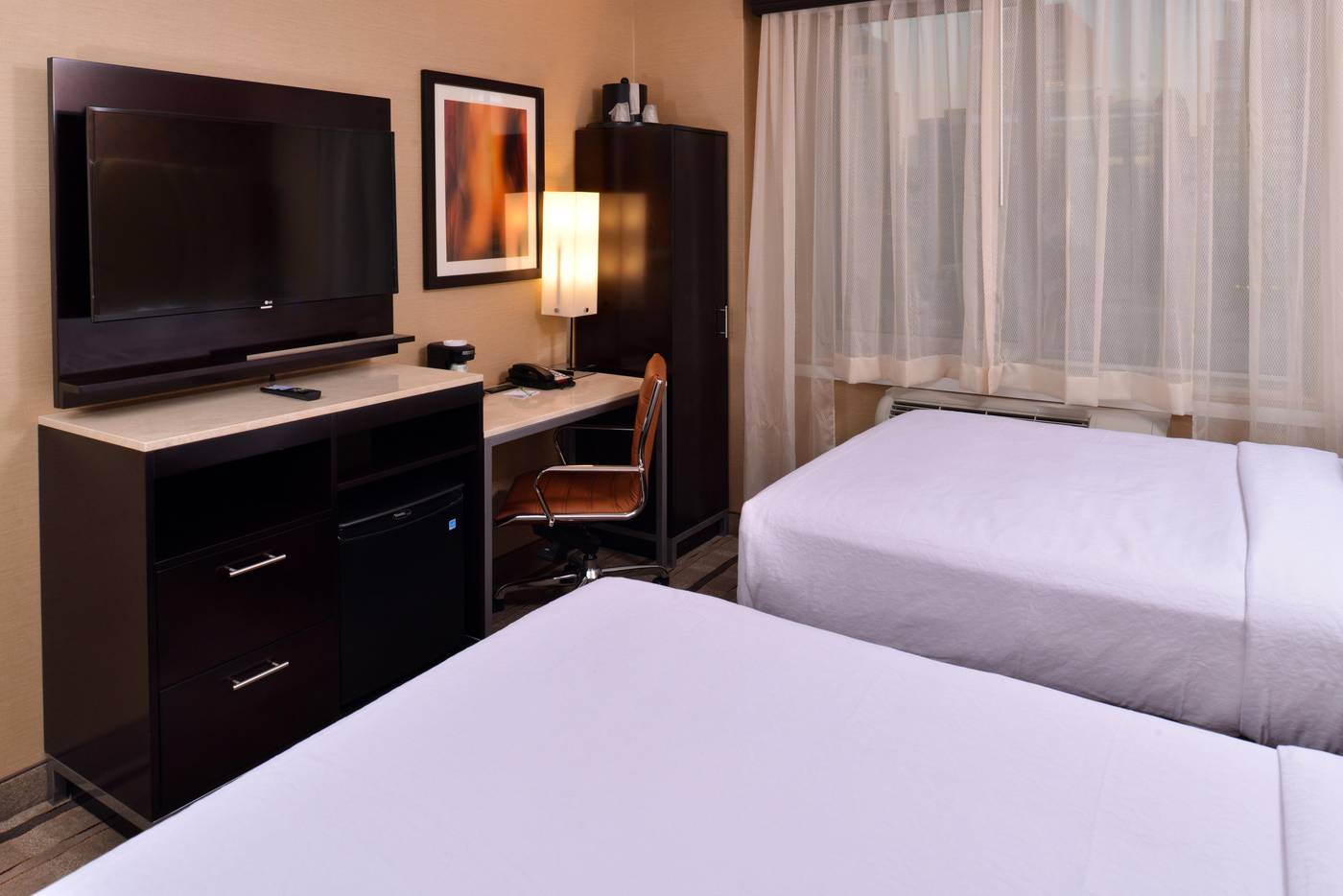 Holiday-Inn-New-York-City---Times-Square-Room-19