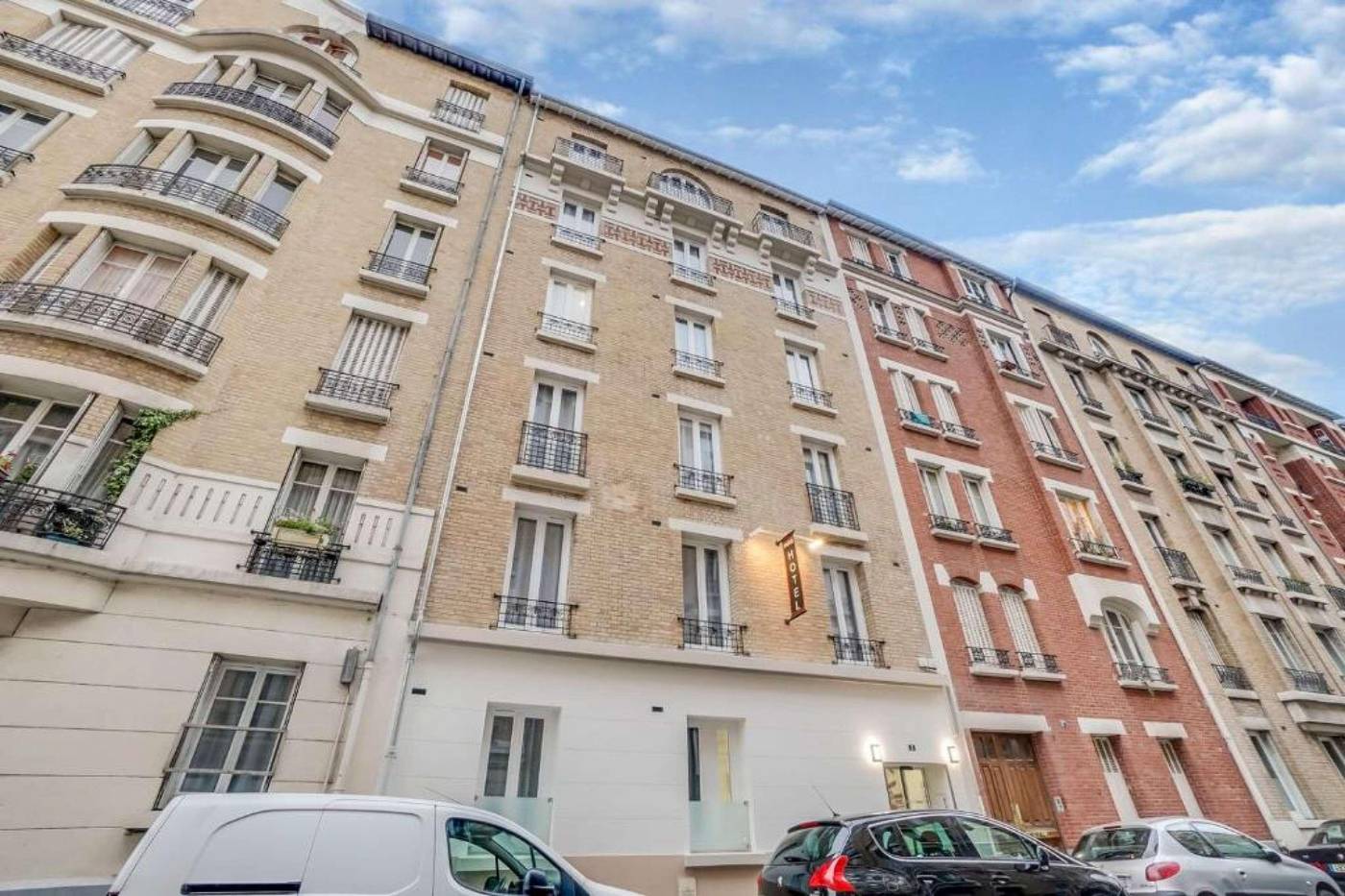 Paris-Hotel-Clichy-General-view-1